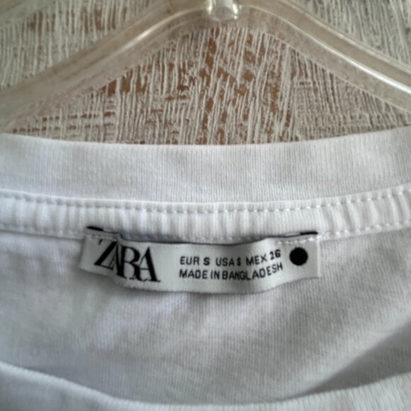 Zara Embroidered Ballon Eyelet Sleeve Cropped Top/T-Shirt White Size Small - Picture 2 of 7